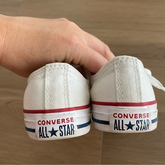 Converse Chuck Taylor All-Star low-top sneakers in white Youth Size 1 - Picture 4 of 8